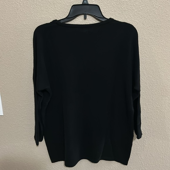 Gently worn sweater from Forever 21. This is a medium black on size and color - Picture 3 of 4